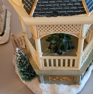 CHRISTMAS VILLAGE GAZEBO